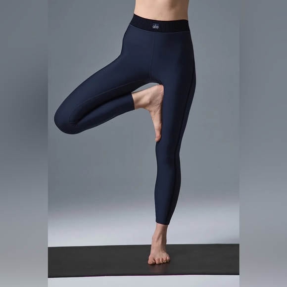 Alo Airlift High-Waist 7/8 Line Up Legging - Picture 6 of 7